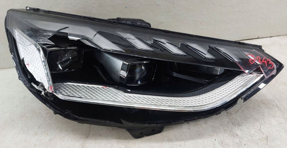 Audi A4 B9 8W lift 19- LED prawa lampa przednia przód reflektor