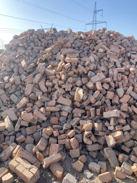 Бой кирпичний , асфальтний, пеноблок , дроблений бетон , крошка.