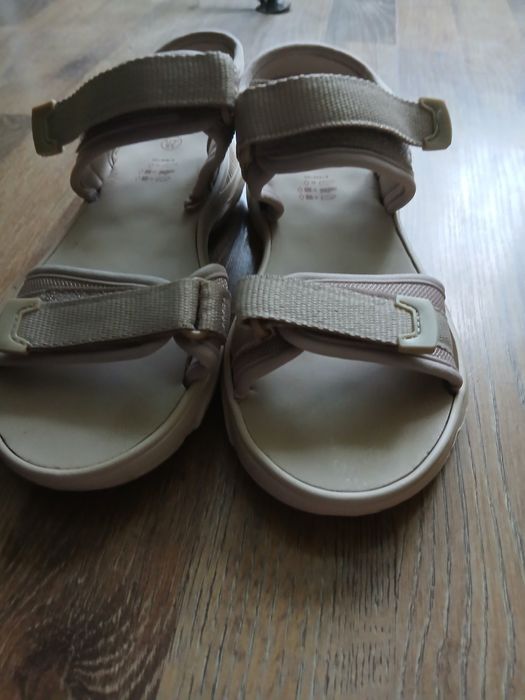 Костюм зі спідничкою та босоніжки для дівчинки