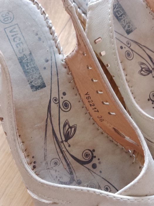 Buty damskie na koturnie skórzane rozmiar 36