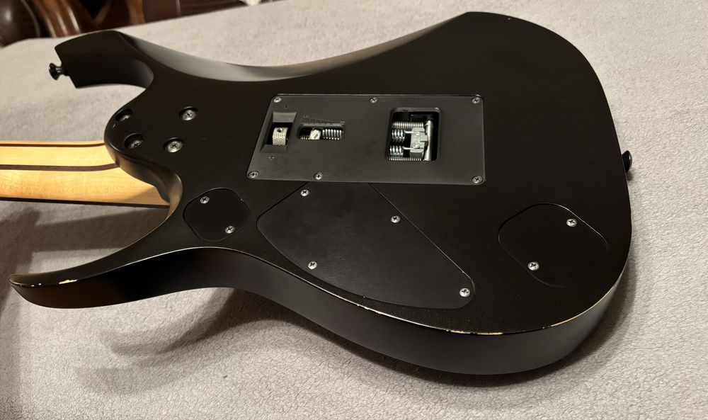 Ibanez RGD2127Z-ISH - gitara elektryczna, mostek typu floyd rose