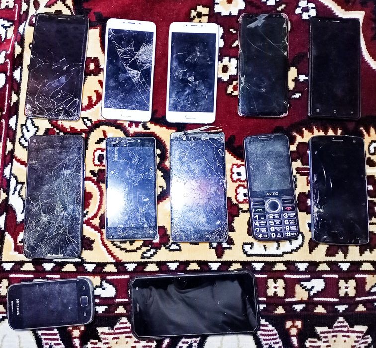 Мобильные телефоны на запчасти