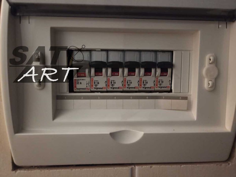 Usługi elektryczne / Serwis Instalacji elektrycznych / Przyłącza