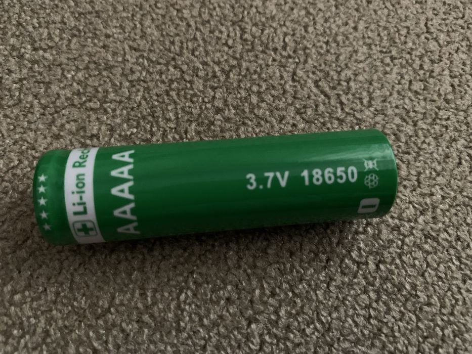 Акумулятор 3.7 v 18650