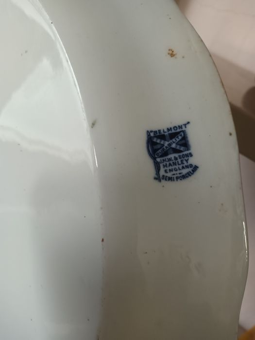 Linda travessa em porcelana inglesa