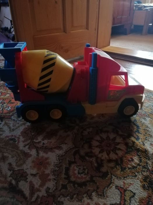 Машинка-гігант бетономішалка.Warder