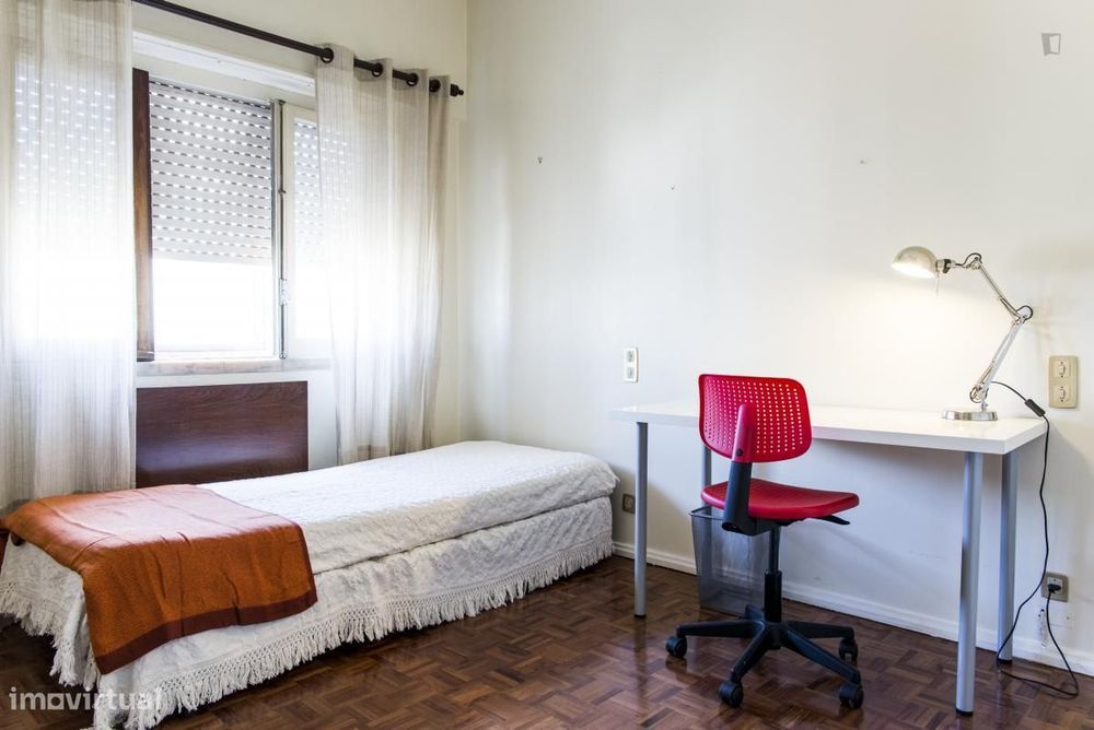 Quarto - localizado em Alvalade Lisbon