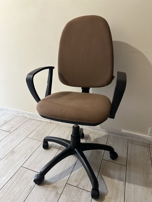 Стіл письмовий, компьютерний, стол. Стілець крісло