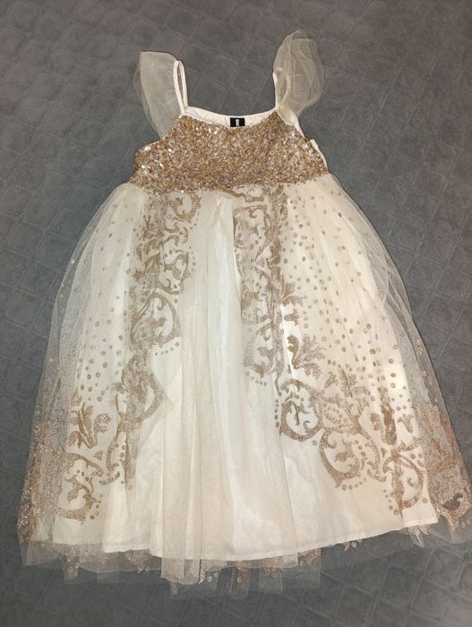 Святкова сукня в ідеальному стані