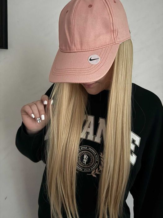 Продам волосся пришите до кепки.