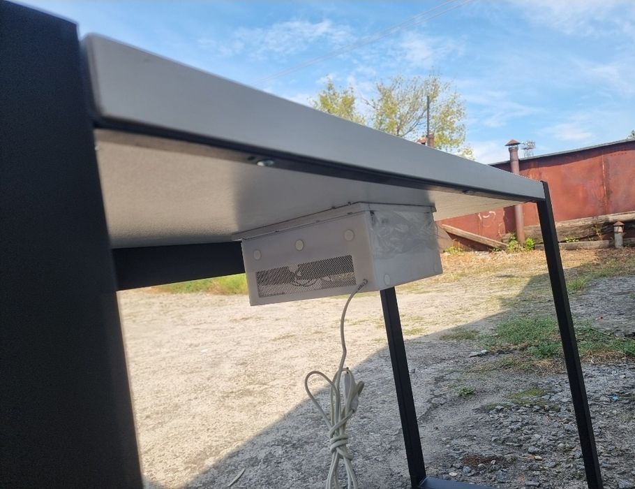 Стіл манікюрний, крісло манікюрне, обладнання для манікюру