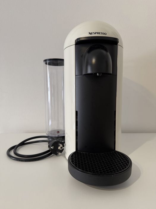 Máquina de café Nespresso Vertuo Plus