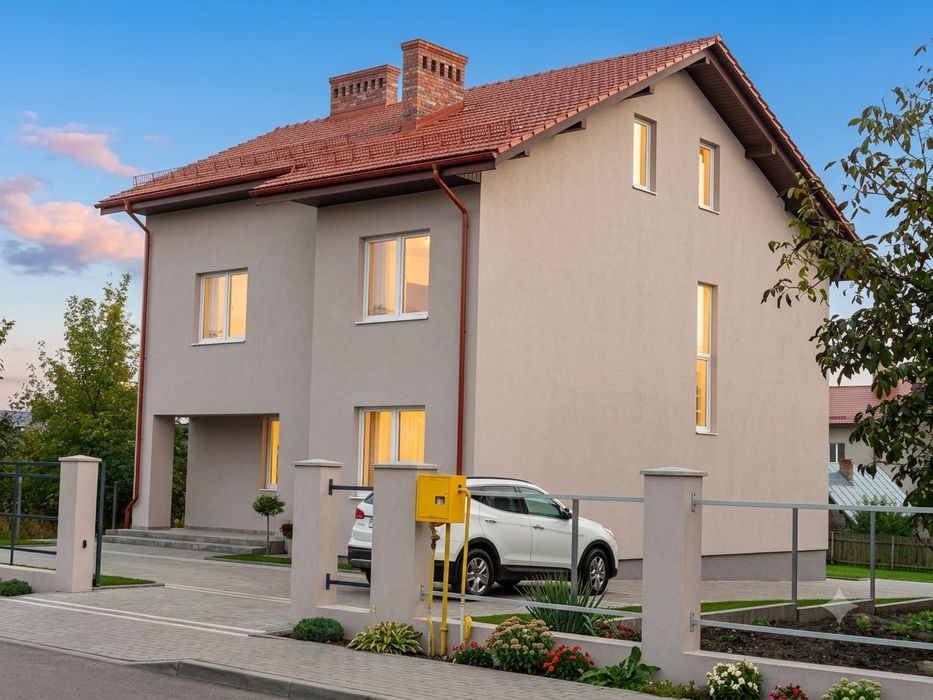 Продаж Розкішний сучасний будинок 204 м² у передмісті Львова (Давидів) | 10 сот.