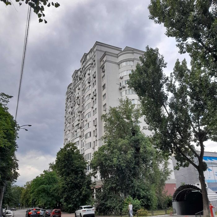 Власник.вул.Освіты 3а  однок. 54кв.м.