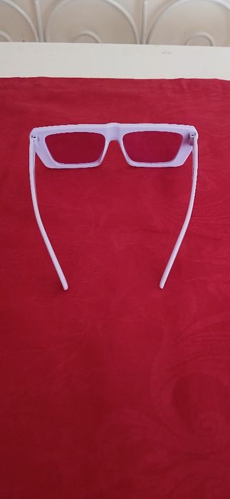 Óculos de sol Moche, novos