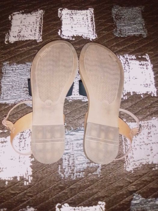 Sandálias 37 cor Mustang 
Salto baixo