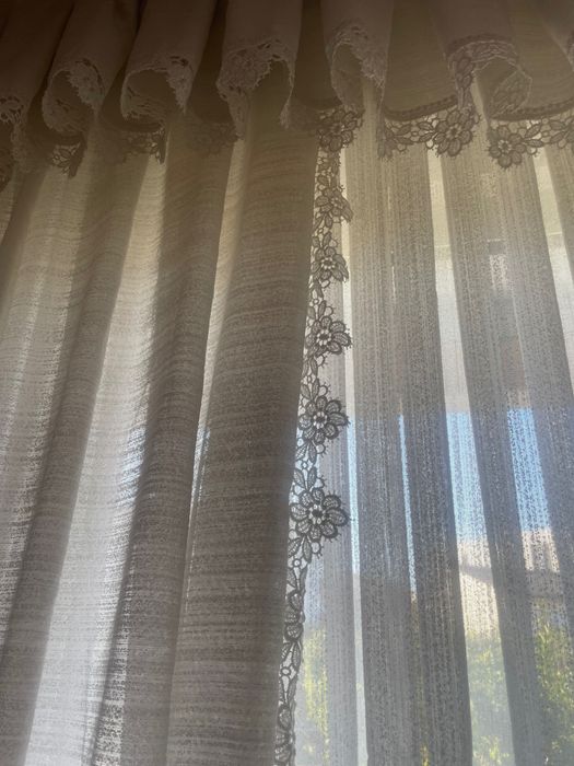 Cortinas E sanefa brancas