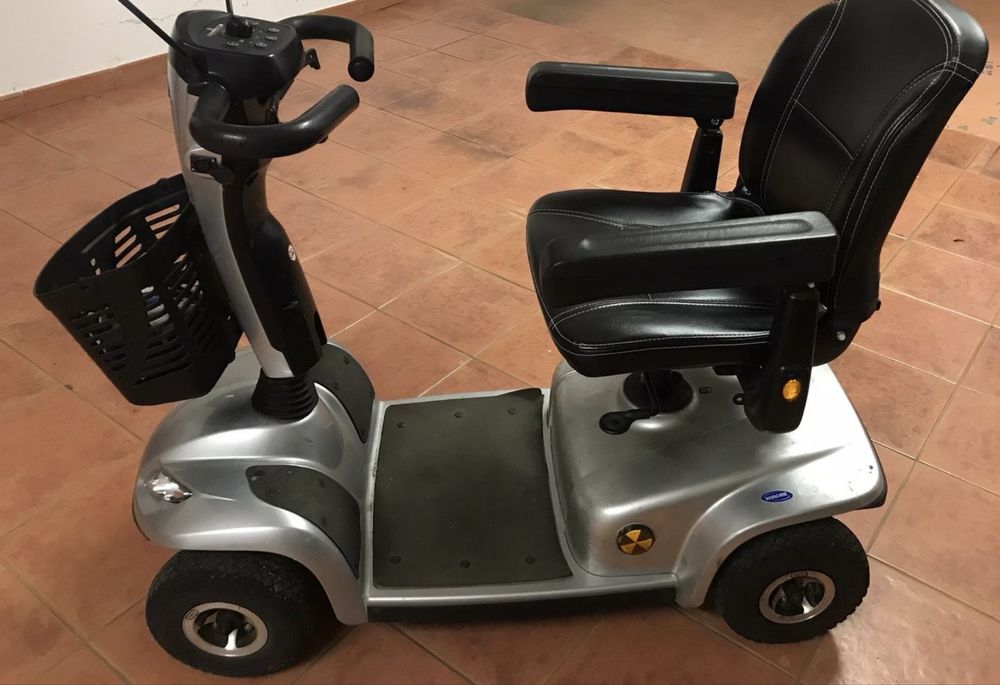 Scooter Mobilidade - Invacare Leo (Motor Avariado)