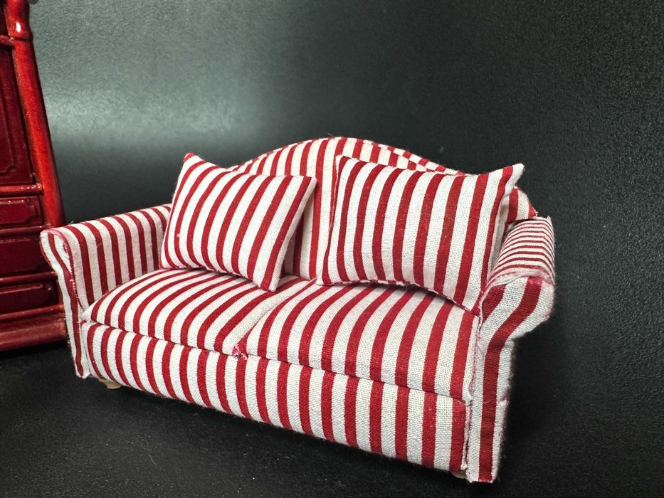 Лот вінтажних меблів з червоного дерева. Для лялькових будиночків.