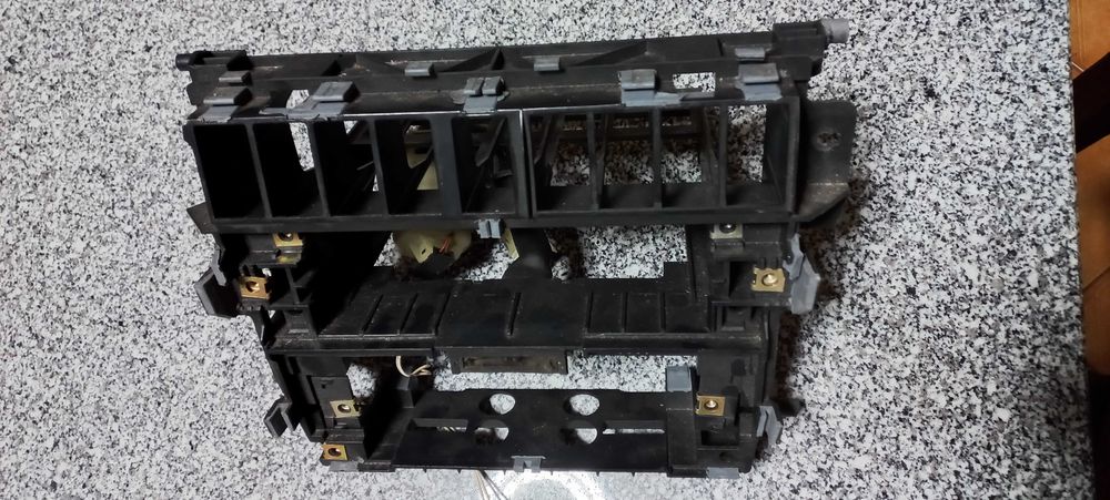 Estrutura Interior Consola Central Audi A4 B5 8D Pré-Facelift 1994 a 1999 Original