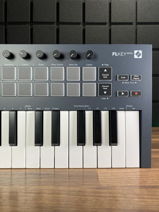 Novation FLkey Mini (Доставимо кур’єром — БЕЗКОШТОВНО!)