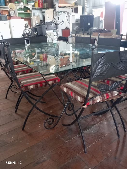 Mesa com tampo de vidro