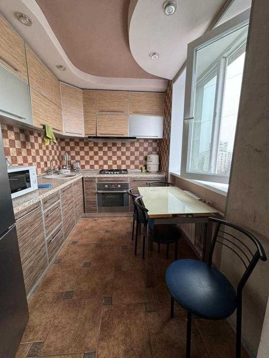 53000$ Квартира 4 кімнати, з ремонтом. Метро Індустріальна.