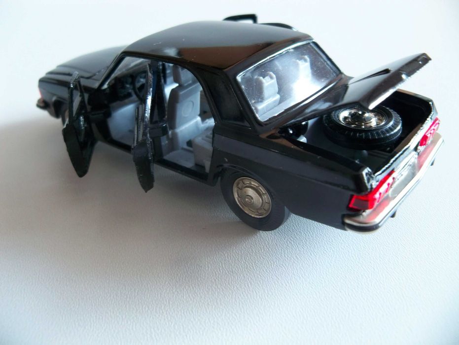 Модель Волга ГАЗ 3102 1/43 СССР, Саратов (ЧЕРНАЯ!)