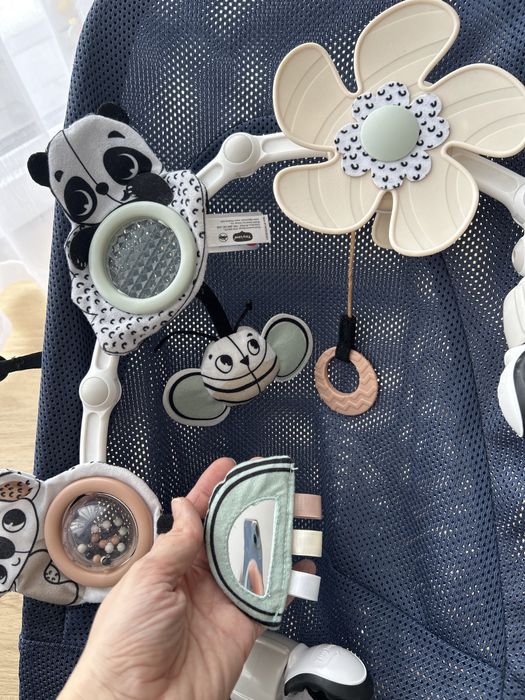 Leżaczek babybjorn bliss mesh i pałąk tiny love
