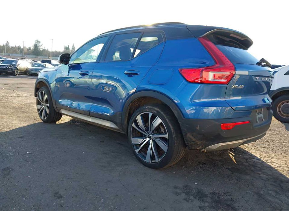 Volvo XC40 Recharge Pure Electric P8      2021