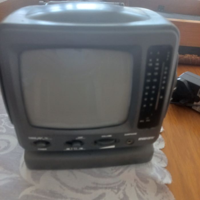 Telewizorek mały  zakupiony w Anglii