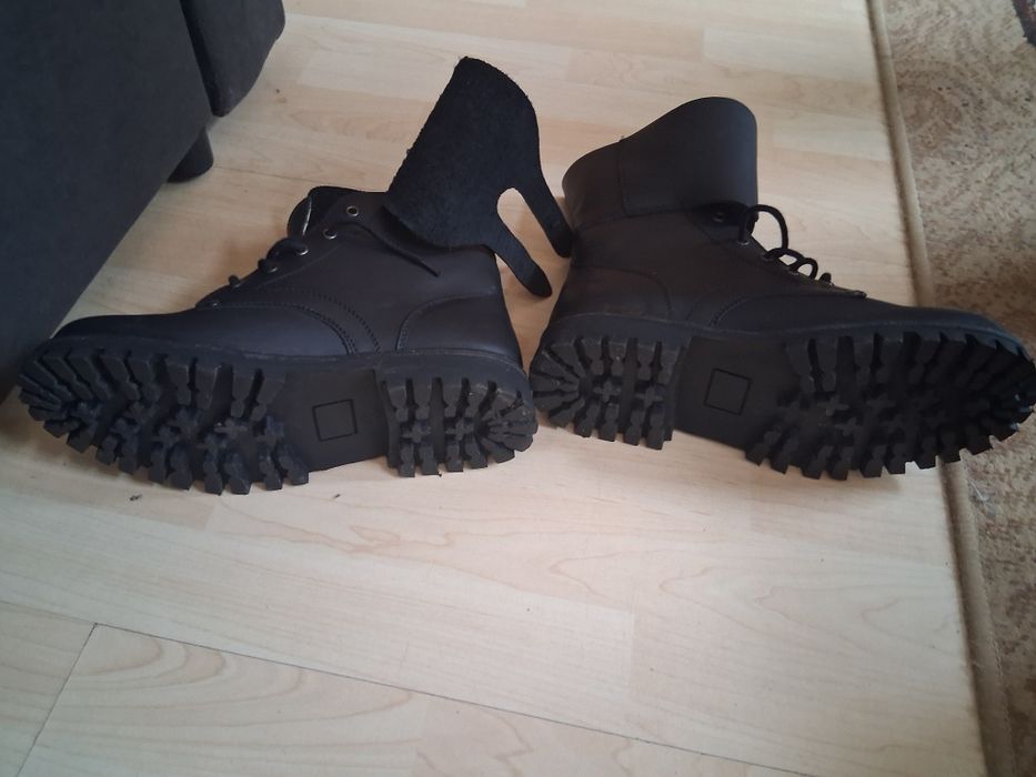 Buty taktyczne wojskowe.
