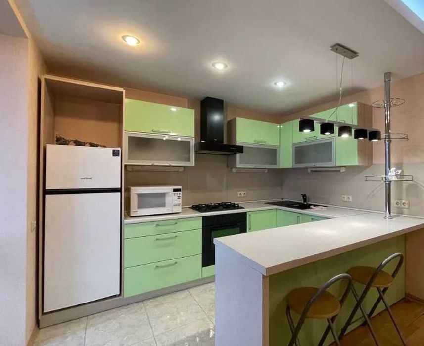 Продам 3-к квартиру в кирпичной высотке, низ ул. Рабочая