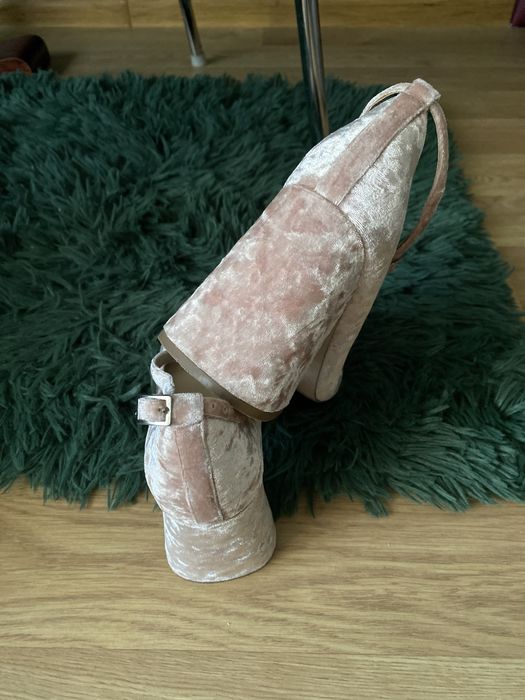 Buty na grubym obcasie, rozmiar 38