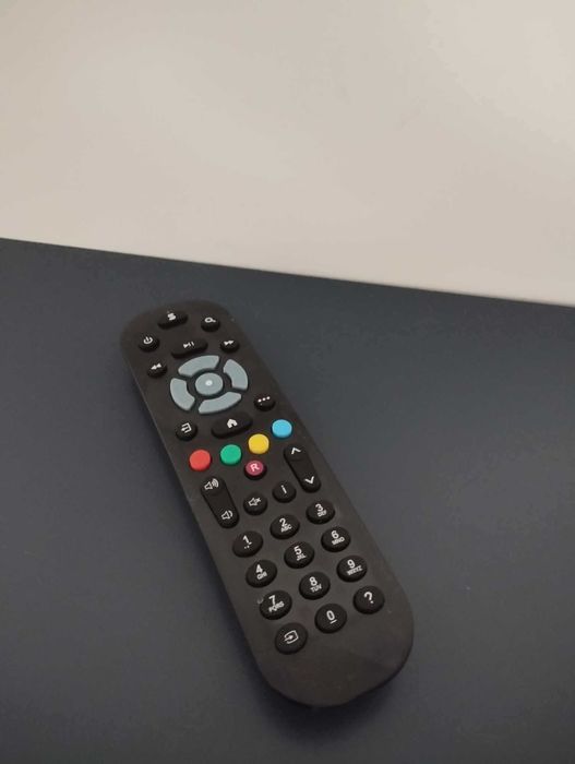 Zamiennik pilota do Sky Q Box