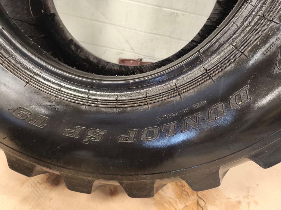 365/70R18 Dunlop SP T9