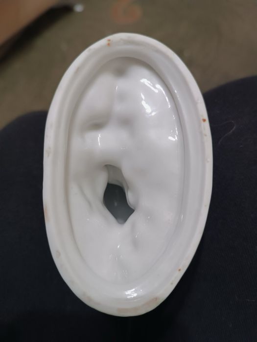 Статуетка червона шапочка