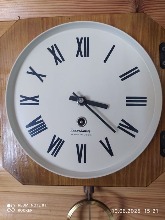 Настінні годинники Янтарь.