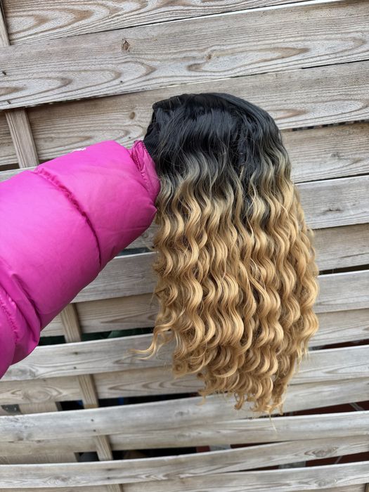Peruka lokowana falowana ombre odrost wig