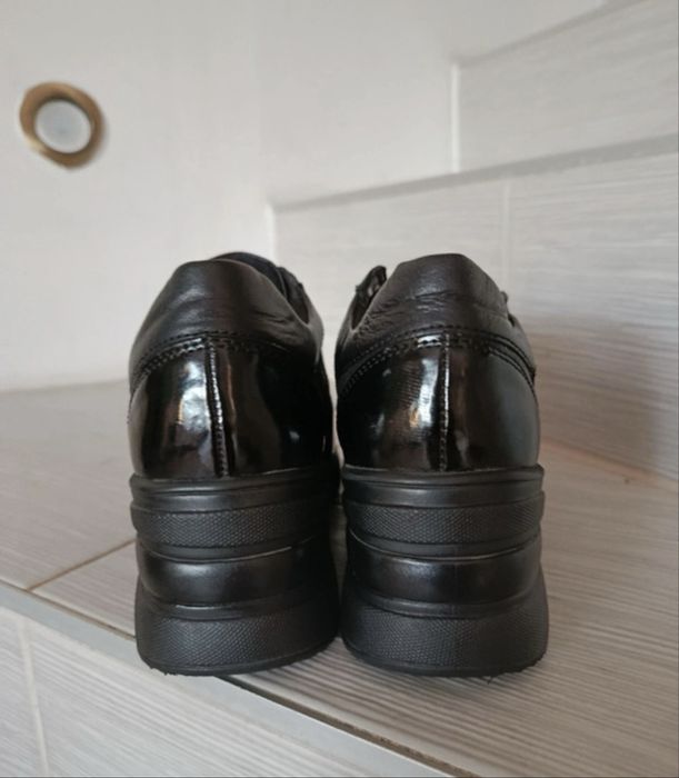 Buty damskie skórzane na koturnie Lasocki 37