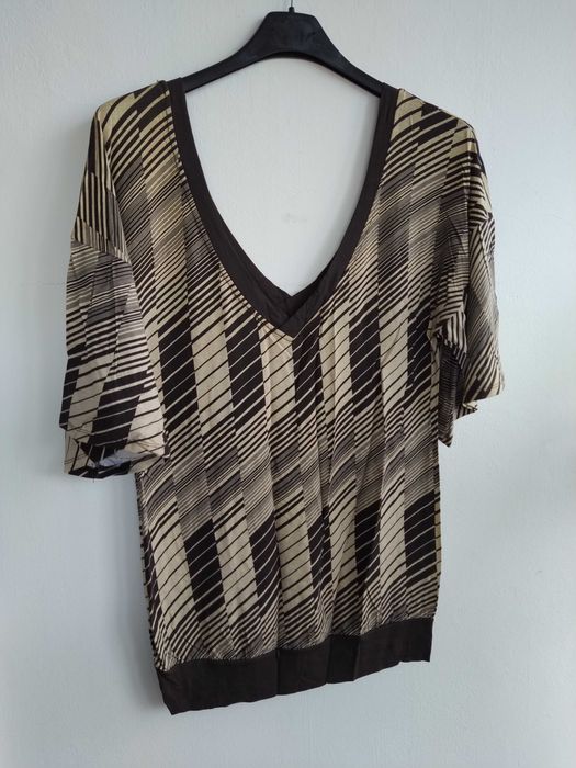 Top / Camisola creme com linhas modernas - Bershka - Tamanho M