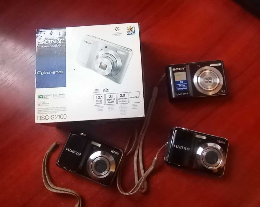 Фотоаппарат камера Fujiflm FinePix AV110 12 MP та Sony12.1 ціна за всі