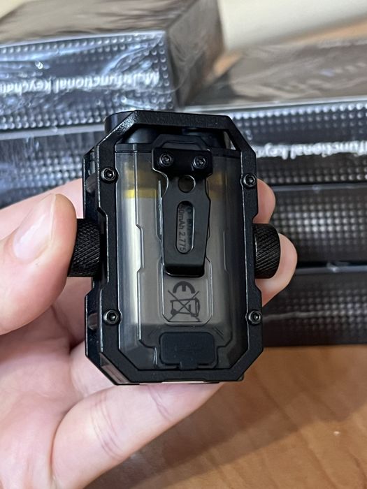 Багатофункціональний ліхтарик для ключів