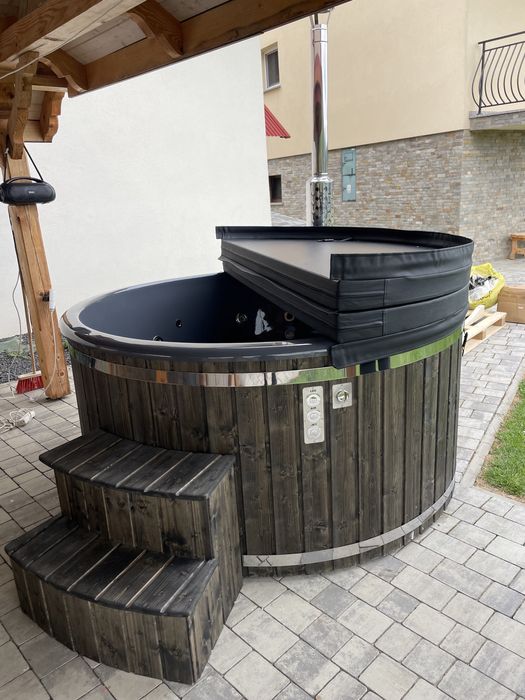 Jacuzzi, hot tuba, balia ogrodowa, spa w ogrodzie