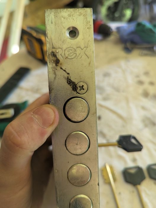 Замок врезной REX в гараж в квартиру