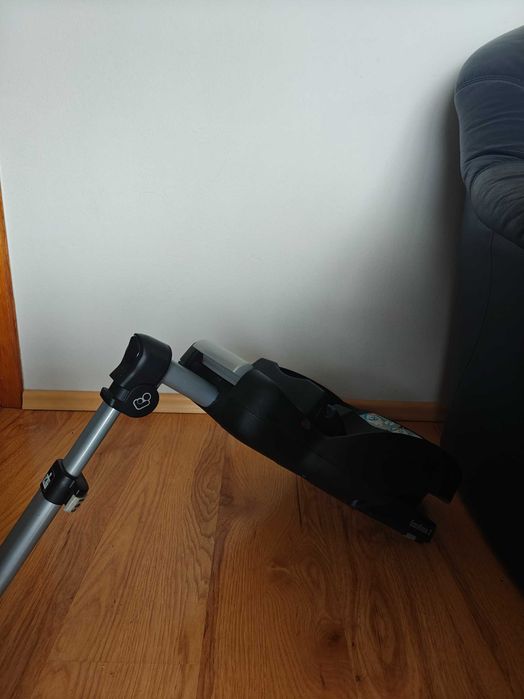 Fotelik samochodowy z bazą Maxi Cosi