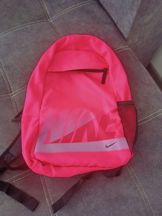 Рожевий рюкзак Nike