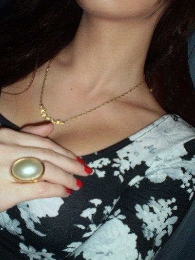 sukienka w kwiaty obcisła slim fit mini New Yorker Amisu XS S krótka