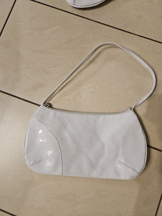 Biała lakierowana torebka na ramię LMarconi