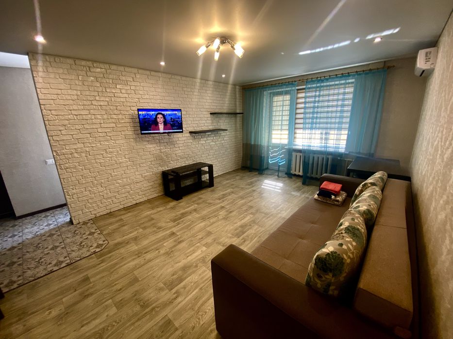 1 кім-на квартира з ремонтом біля центру .Тепла .